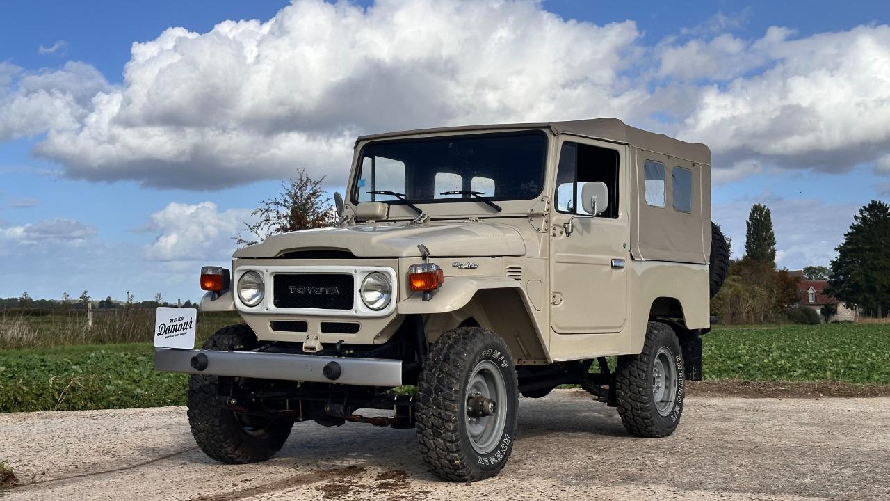 TOYOTA Land Cruiser FJ-43 - 1980 LesAnciennes.com