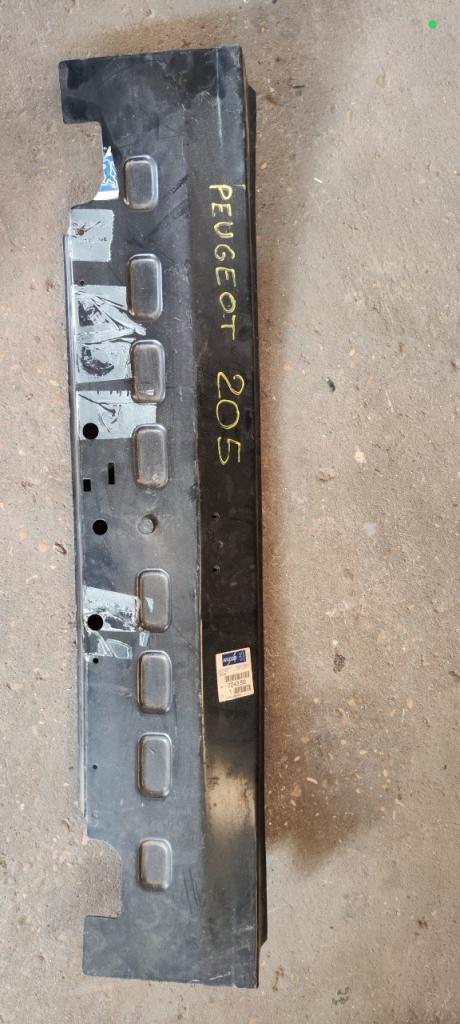 Tôle panneau de coffre 205 LesAnciennes.com