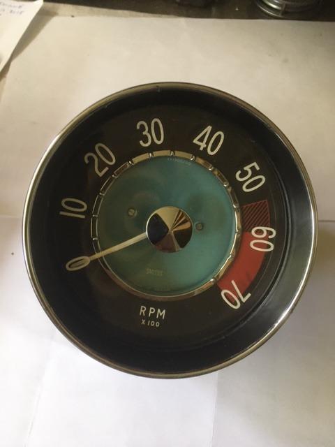 Compte tour VOLVO P1800 jensen rénové LesAnciennes.com