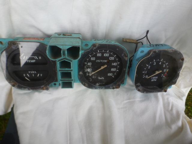 DATSUN 120 A F 2: instruments + cpt -tours LesAnciennes.com