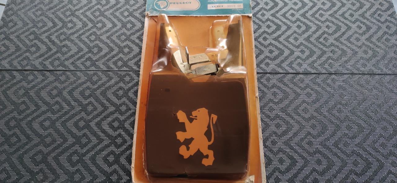 Bavettes PEUGEOT 104 LesAnciennes.com