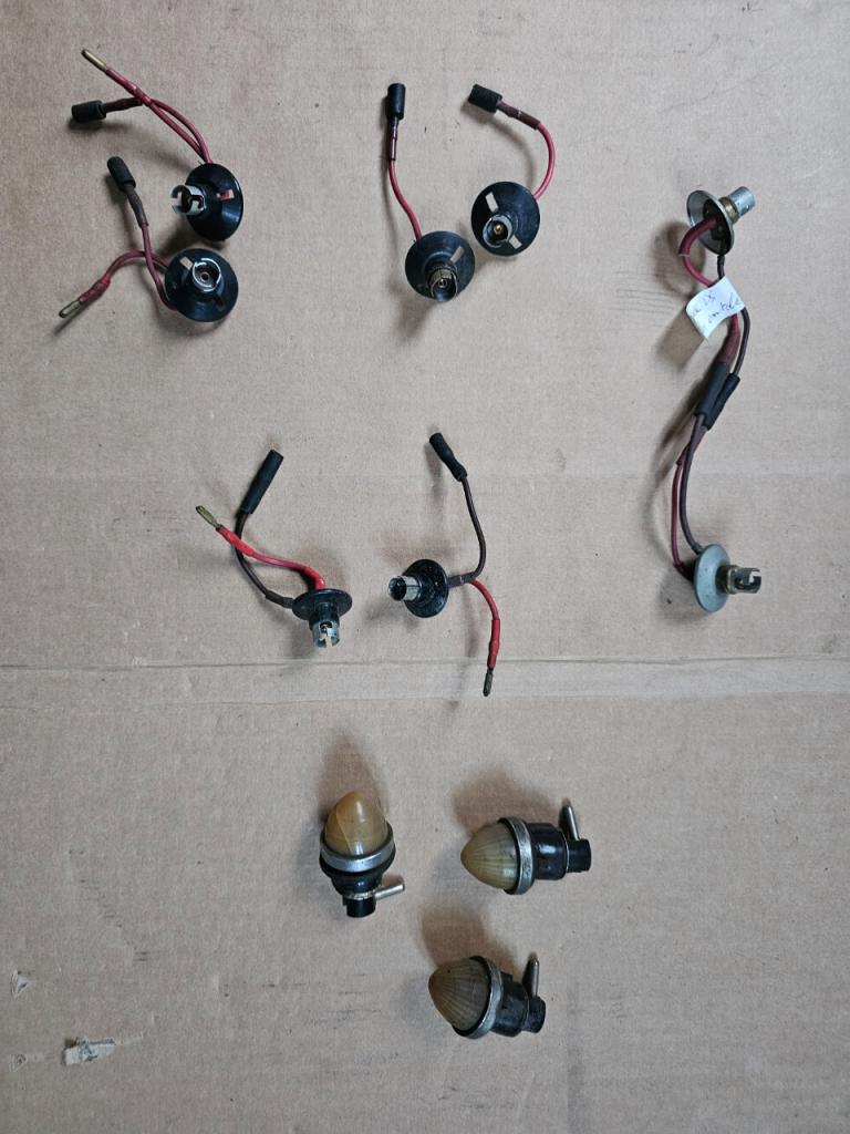 Veilleuse optique et clignotant latéral CITROEN DS LesAnciennes.com