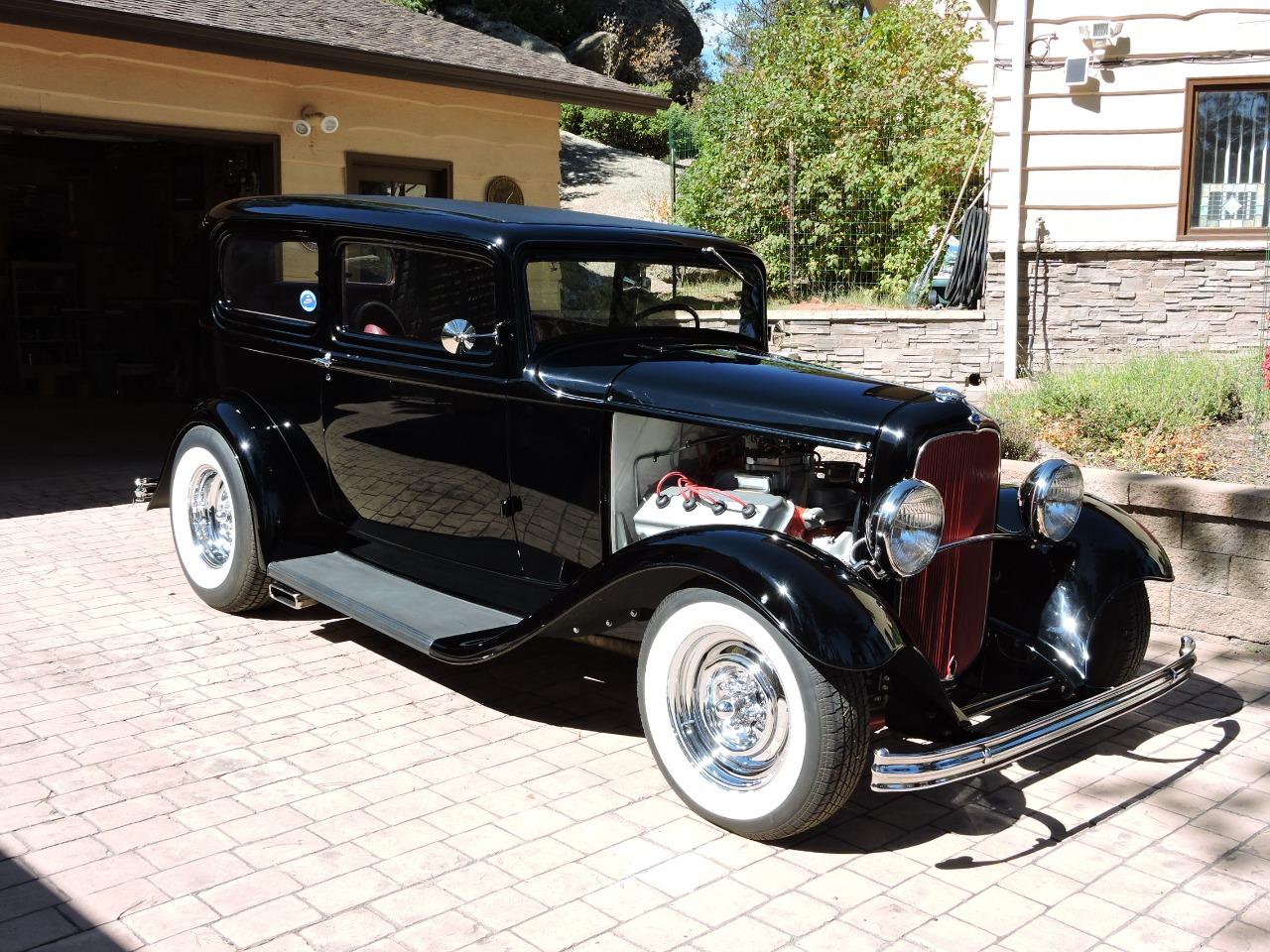 FORD B V8-18 sedan - 1932 LesAnciennes.com