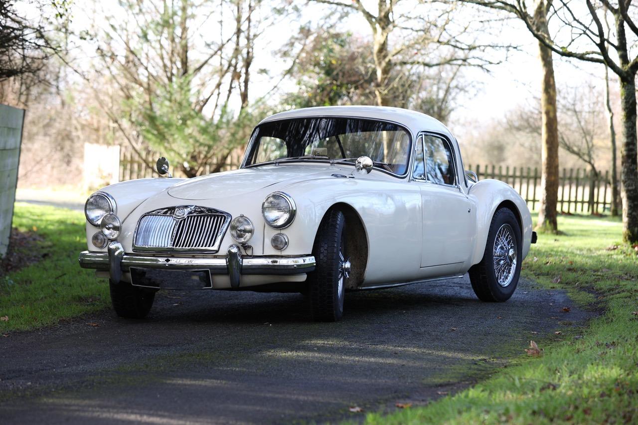 MG MGA 1600 Coupé - 1961 LesAnciennes.com