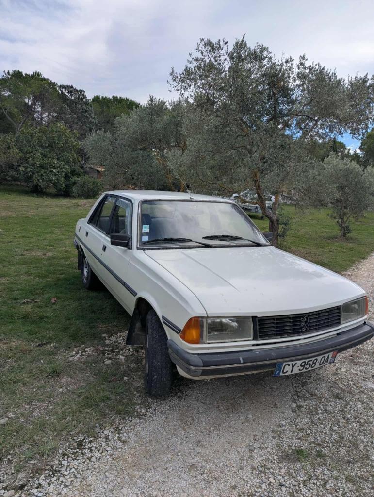 PEUGEOT 305 berline gr - 1984 LesAnciennes.com