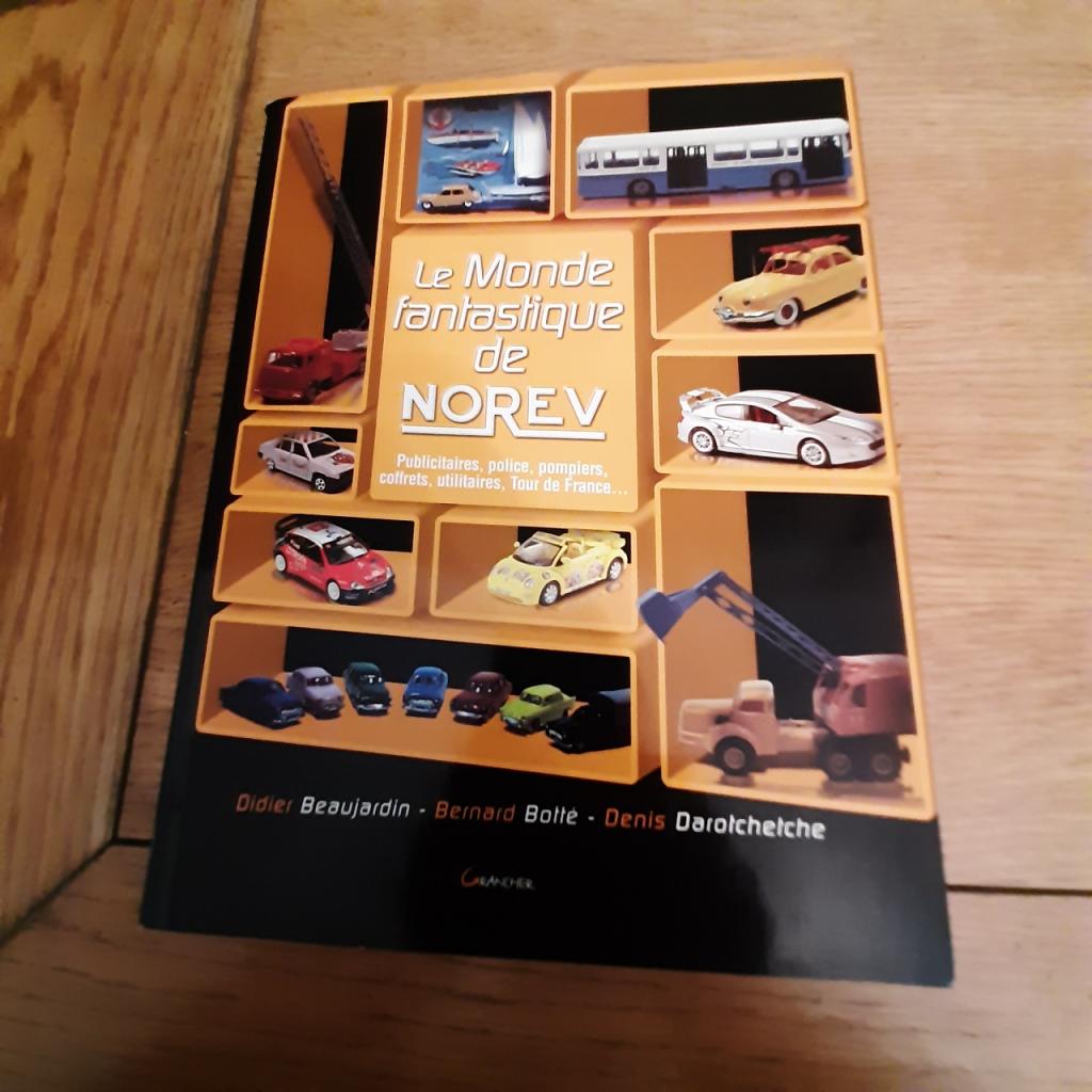 Livre le monde fantastique de norev LesAnciennes.com