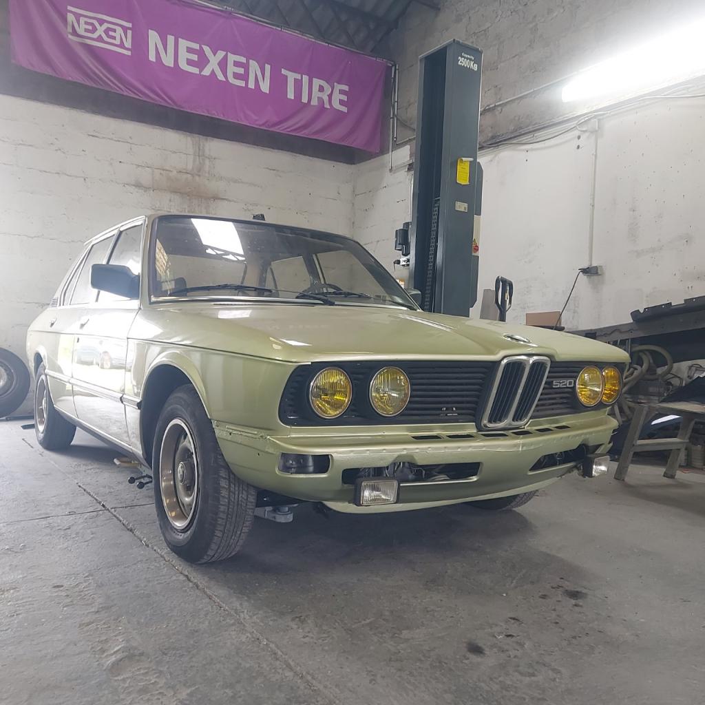 BMW 520 E12 - 1981 LesAnciennes.com