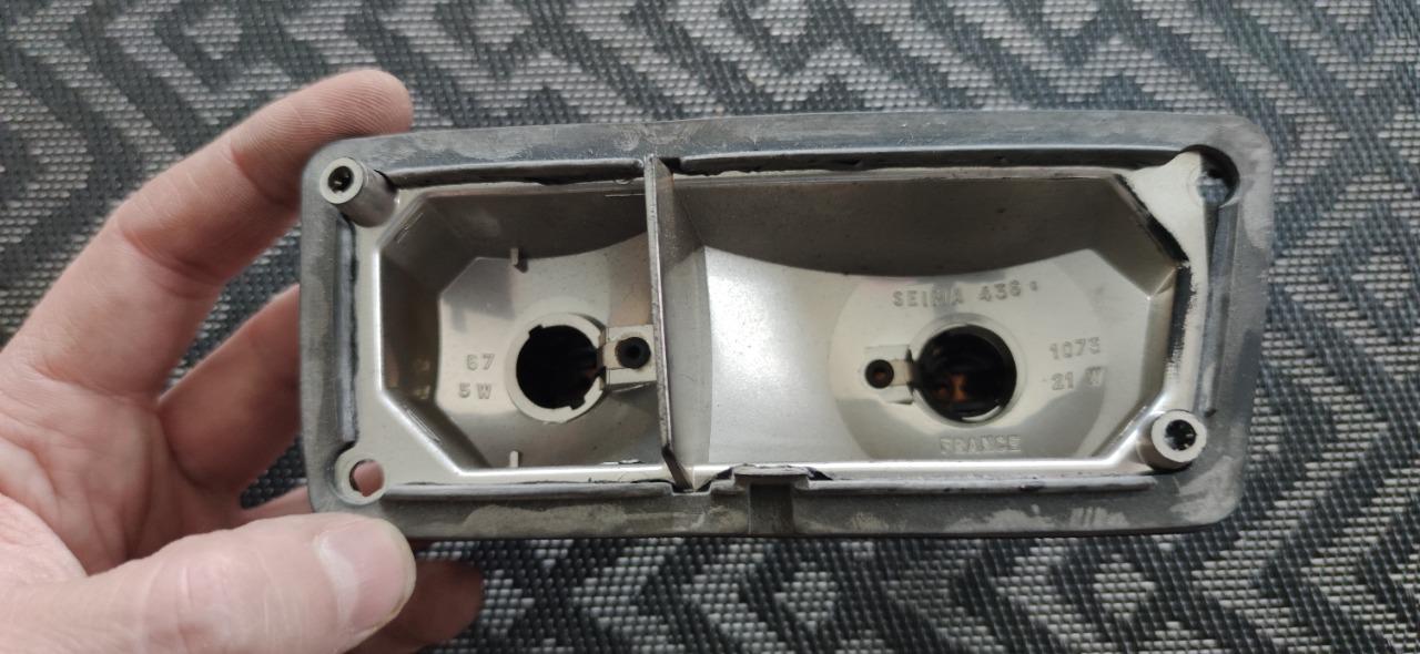 Socle clignotant gauche RENAULT 5 (R5) LesAnciennes.com