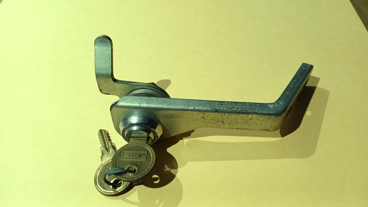 Serrure de coffre à clé pour Citroën Ami 6 LesAnciennes.com