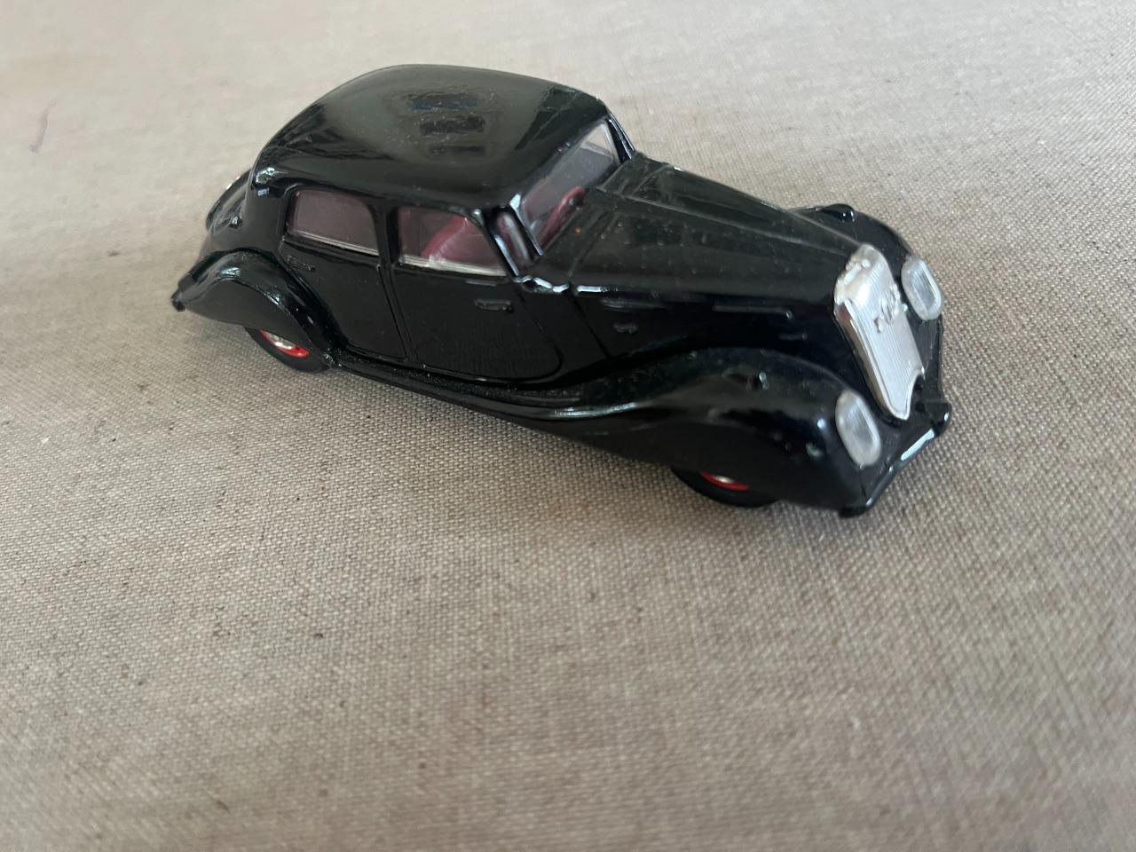 Panhard Dynamic. Berline 1937. Eligor LesAnciennes.com