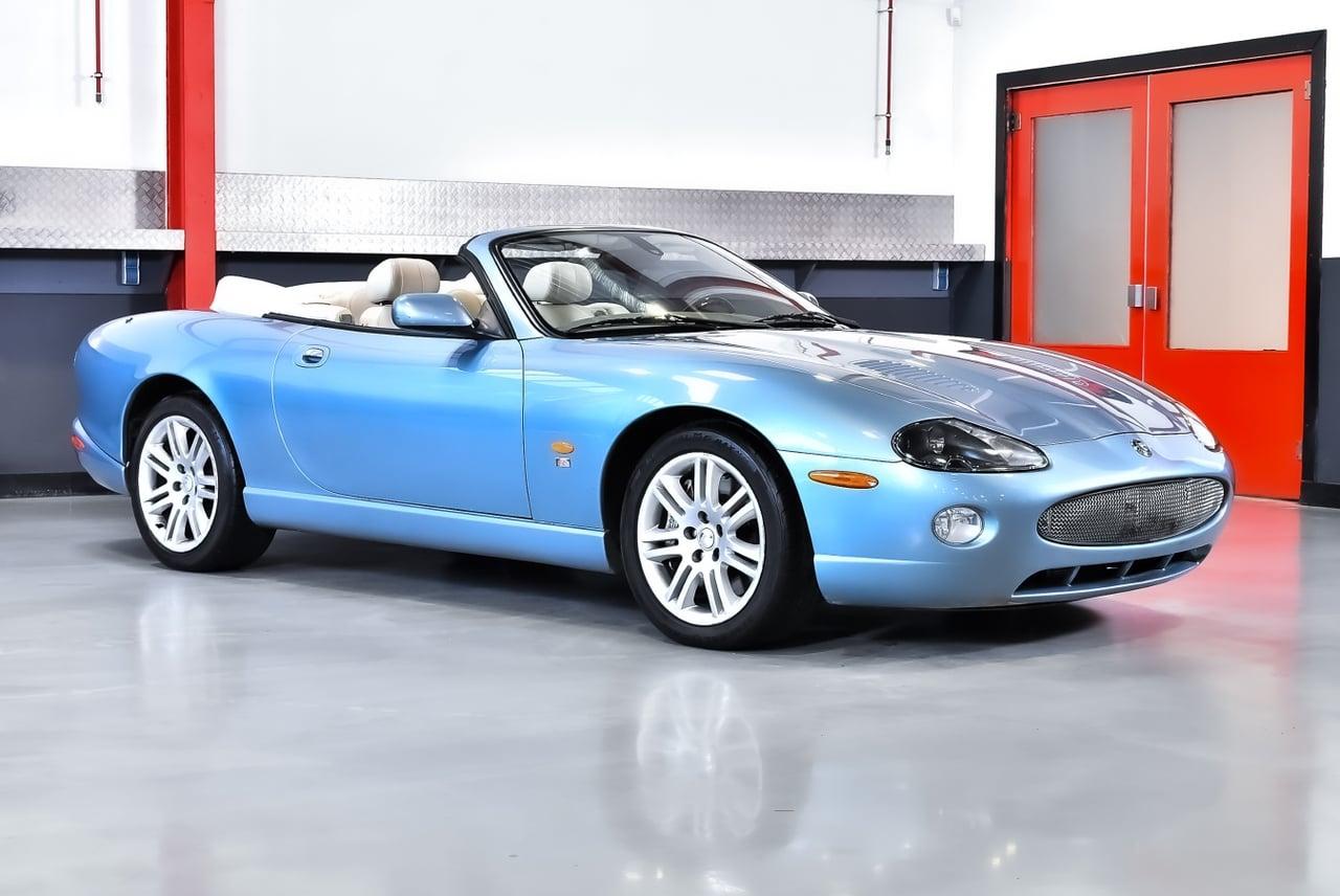 2006 Jaguar XKR Convertible 4,2L "Turbocharged" V8 LesAnciennes.com