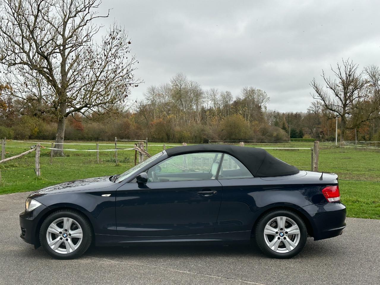 BMW 118 I cabriolet - 2009 LesAnciennes.com