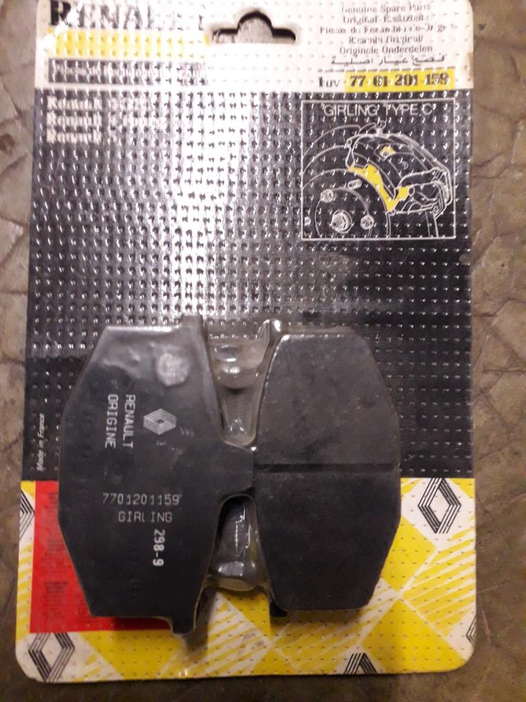 Pièces RENAULT R4 + R5 plaquettes freins LesAnciennes.com