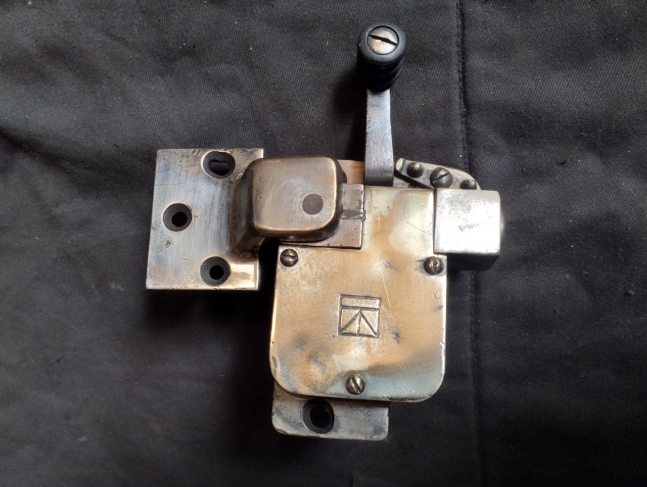 Clanche portière LesAnciennes.com