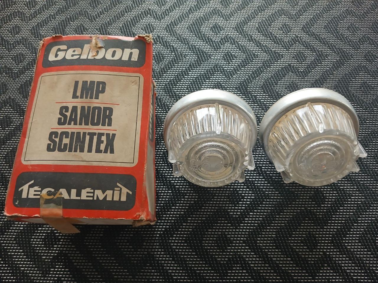 Clignotants avec socles RENAULT Dauphine Ondine LesAnciennes.com