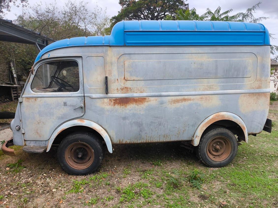 RENAULT Goelette Fourgon rehaussé - 1957 LesAnciennes.com