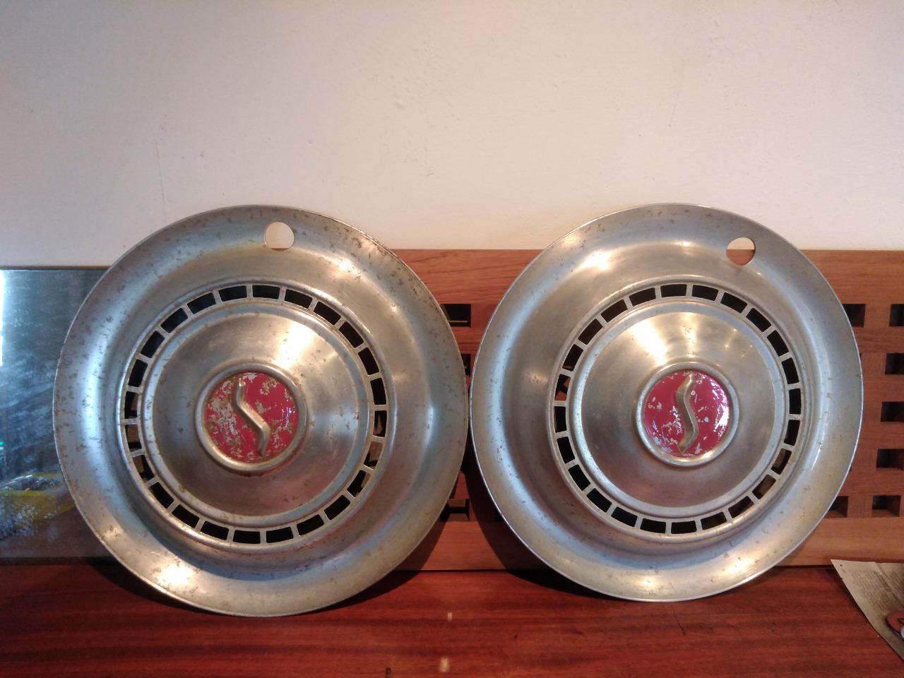 Enjoliveurs SIMCA Aronde Elysée LesAnciennes.com