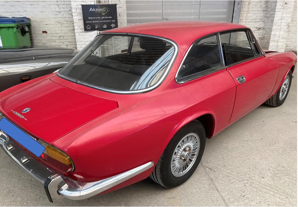 ALFA ROMEO 2000 Bertone - 1972 LesAnciennes.com