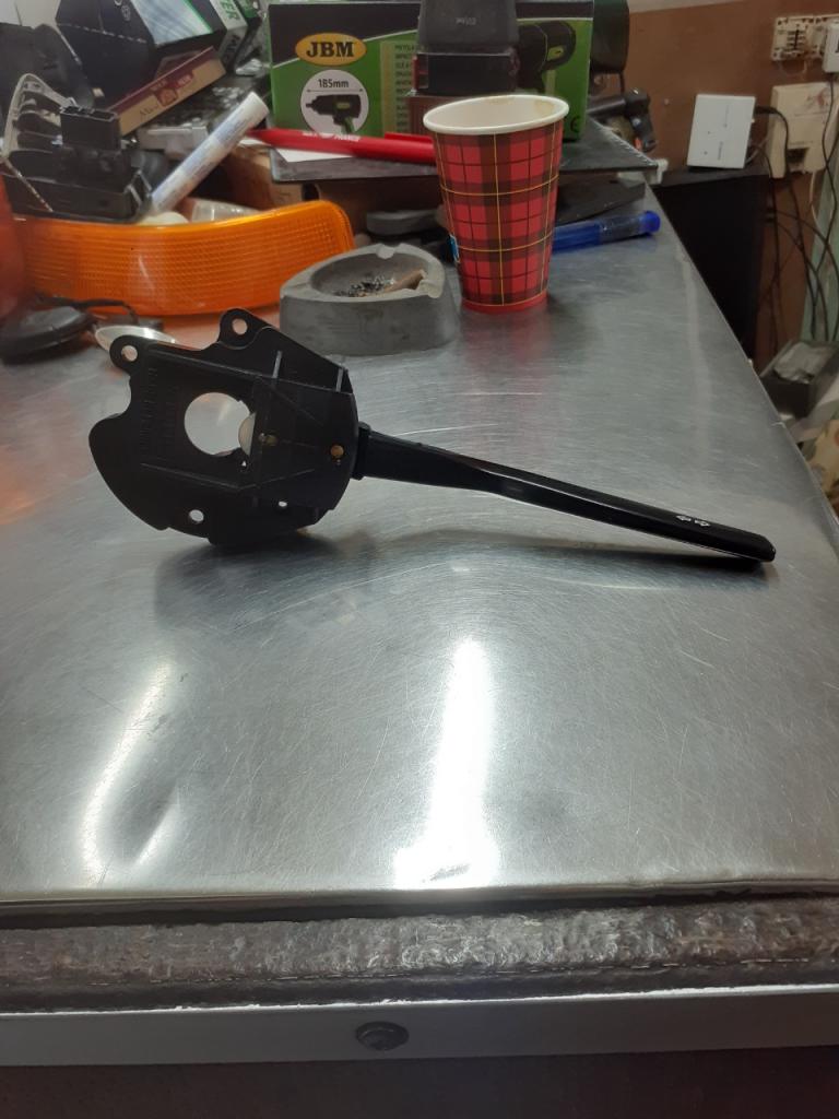 Commodo PEUGEOT 504 LesAnciennes.com