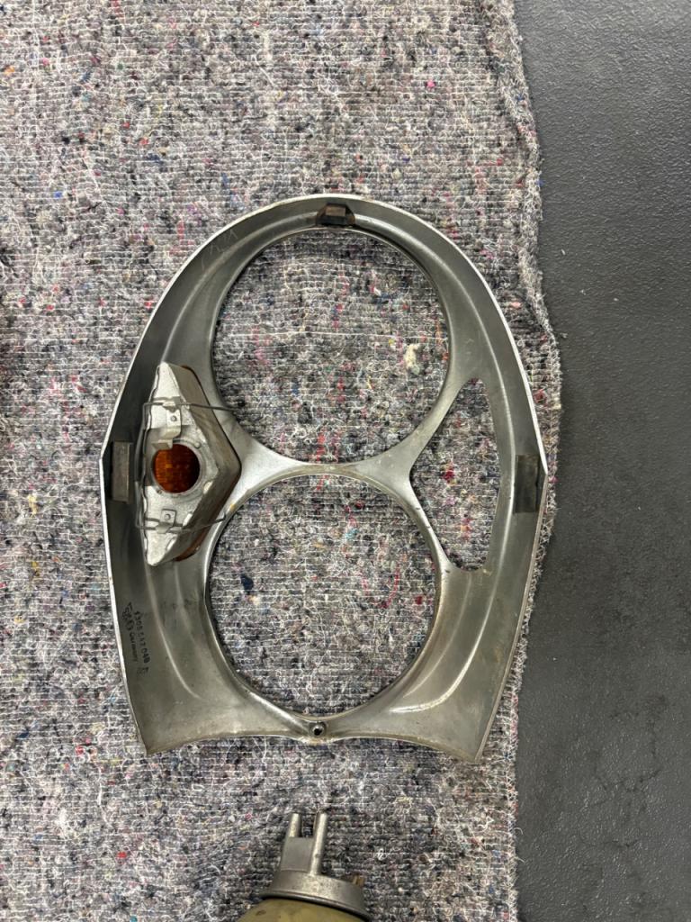 Phares MERCEDES 280 SE 3.5 LesAnciennes.com