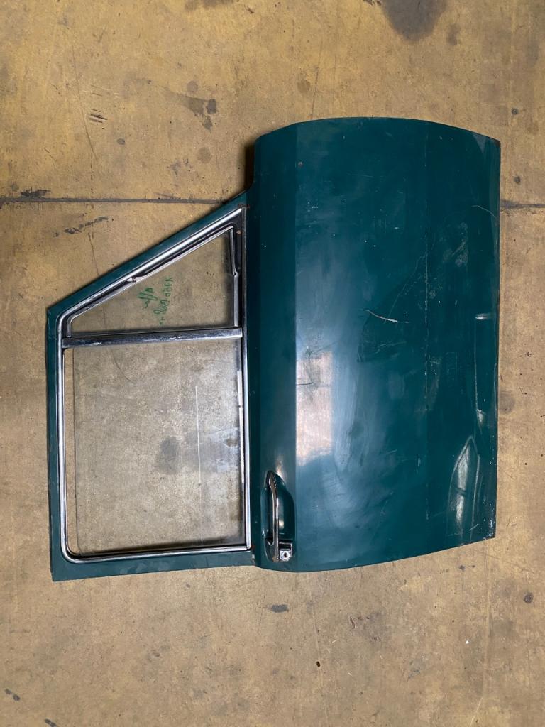 ALFA ROMEO 1750 berline porte LesAnciennes.com