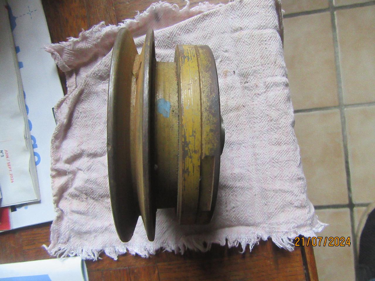 Poulie magnétique PEUGEOT 504 LesAnciennes.com