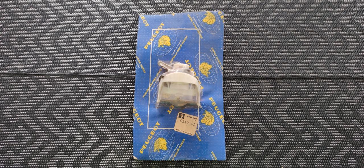 Eclaireur de plaque PEUGEOT 104 LesAnciennes.com