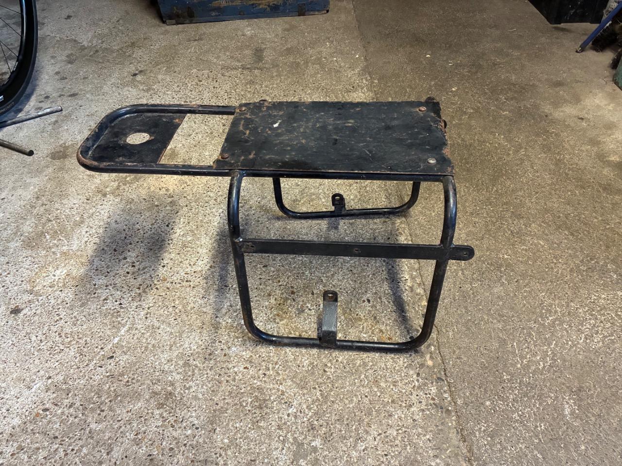 Porte sacoche et radio de gendarmerie LesAnciennes.com