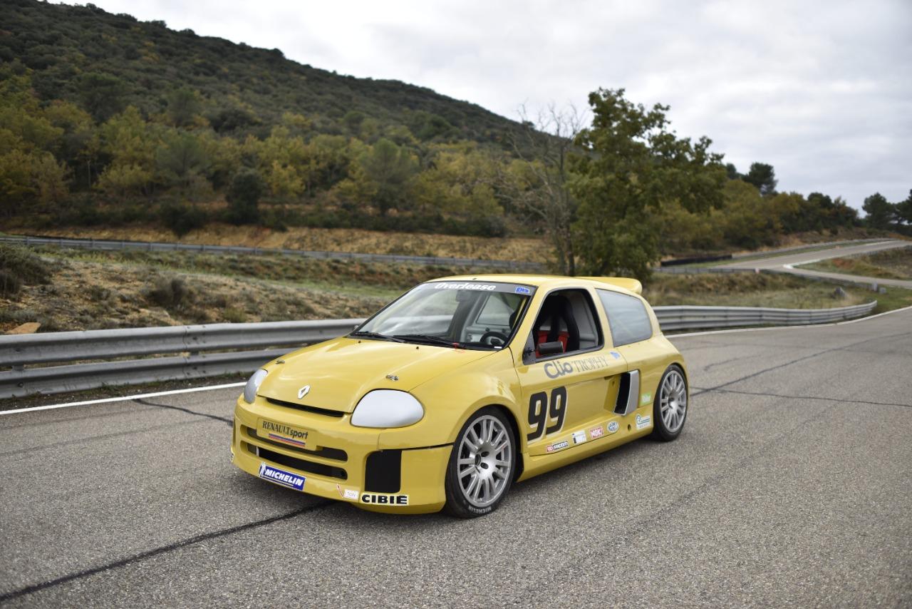 RENAULT Clio V6 Trophy Prototype - 1999 LesAnciennes.com