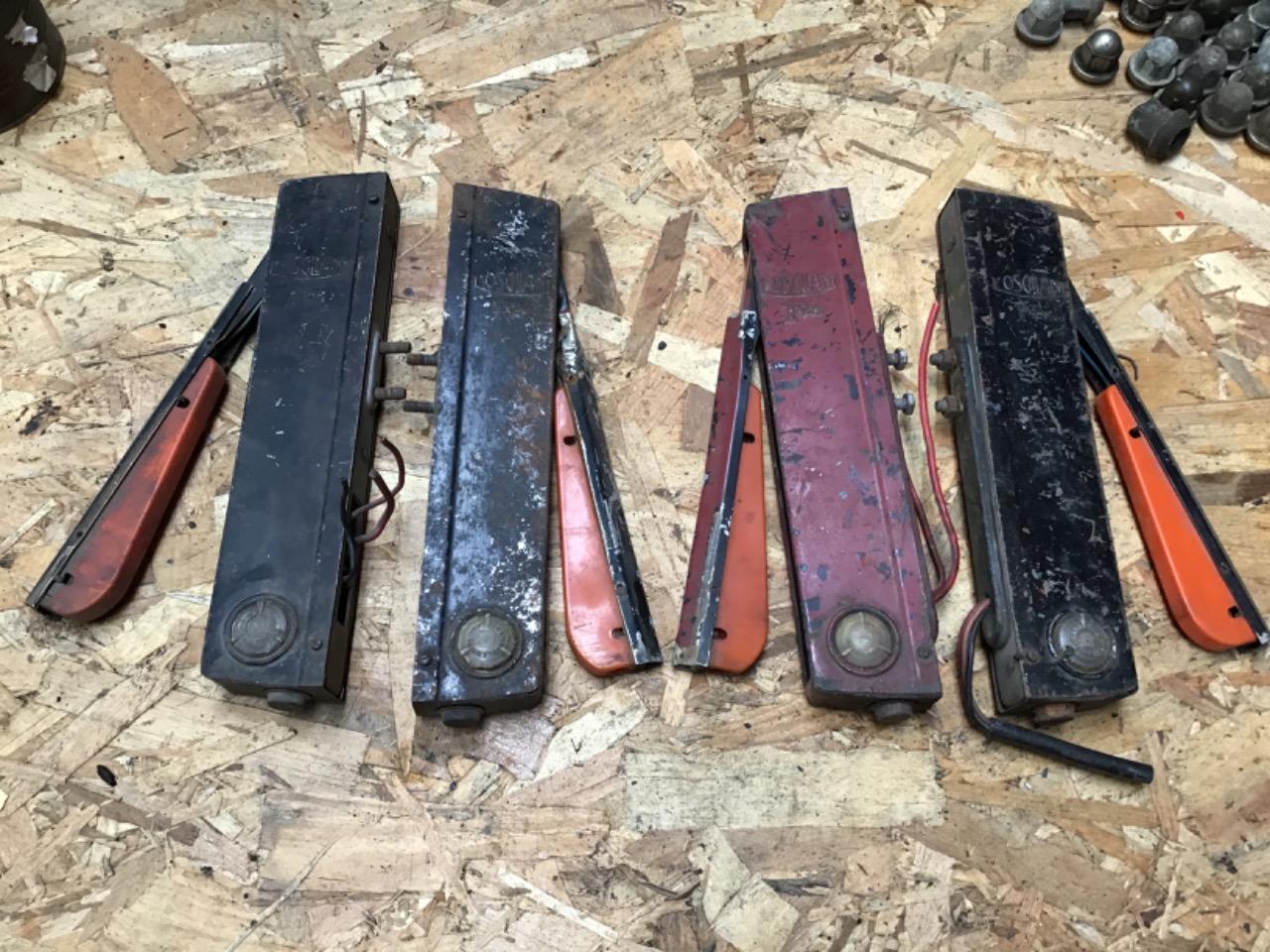 FLÈCHES DE DIRECTION L’OSCILLANT AVEC VOYANTS LesAnciennes.com