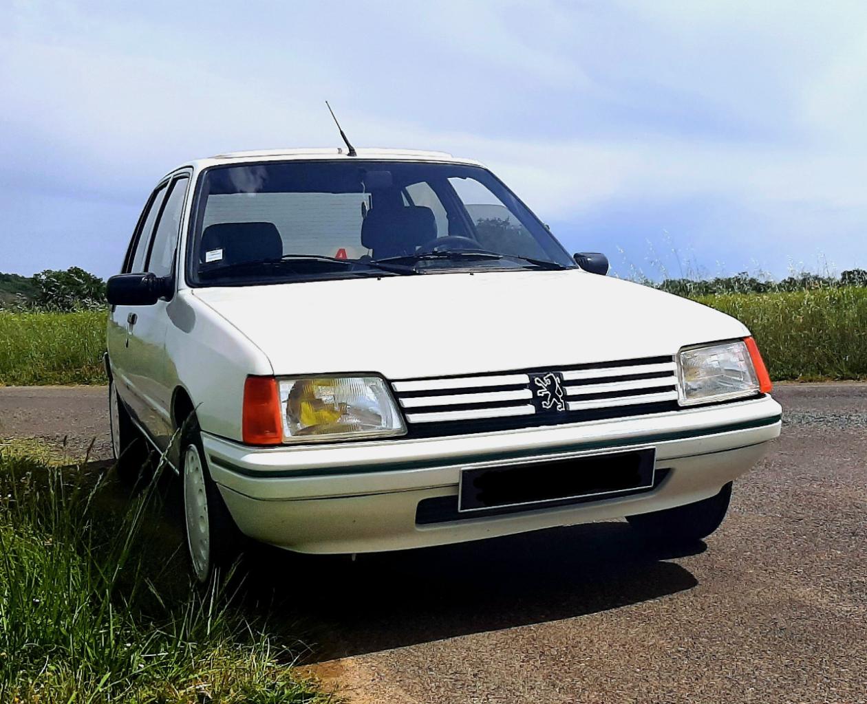 PEUGEOT 205 Green - 1989 LesAnciennes.com