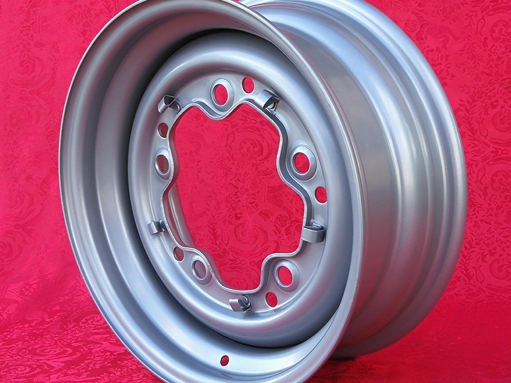 1 pc. jante Volkswagen Beetle Kafer Maggiolino T1 LesAnciennes.com
