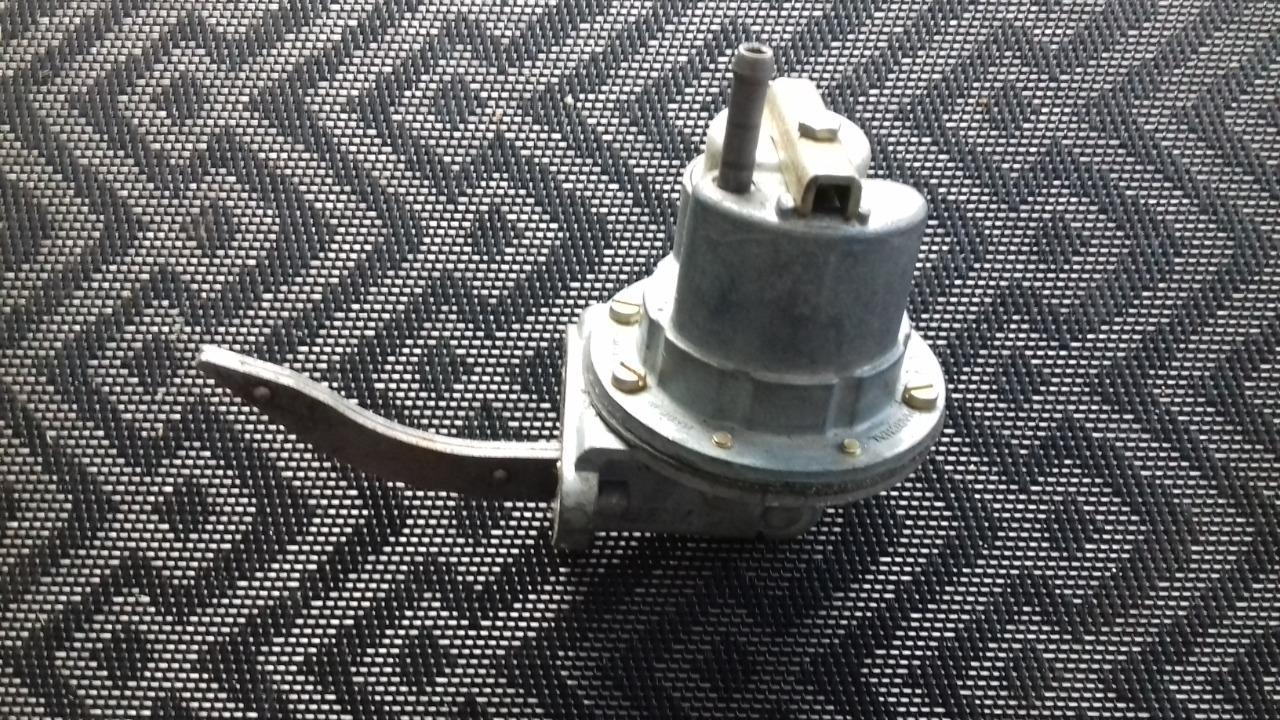 Pompe à essence SIMCA 1500 LesAnciennes.com