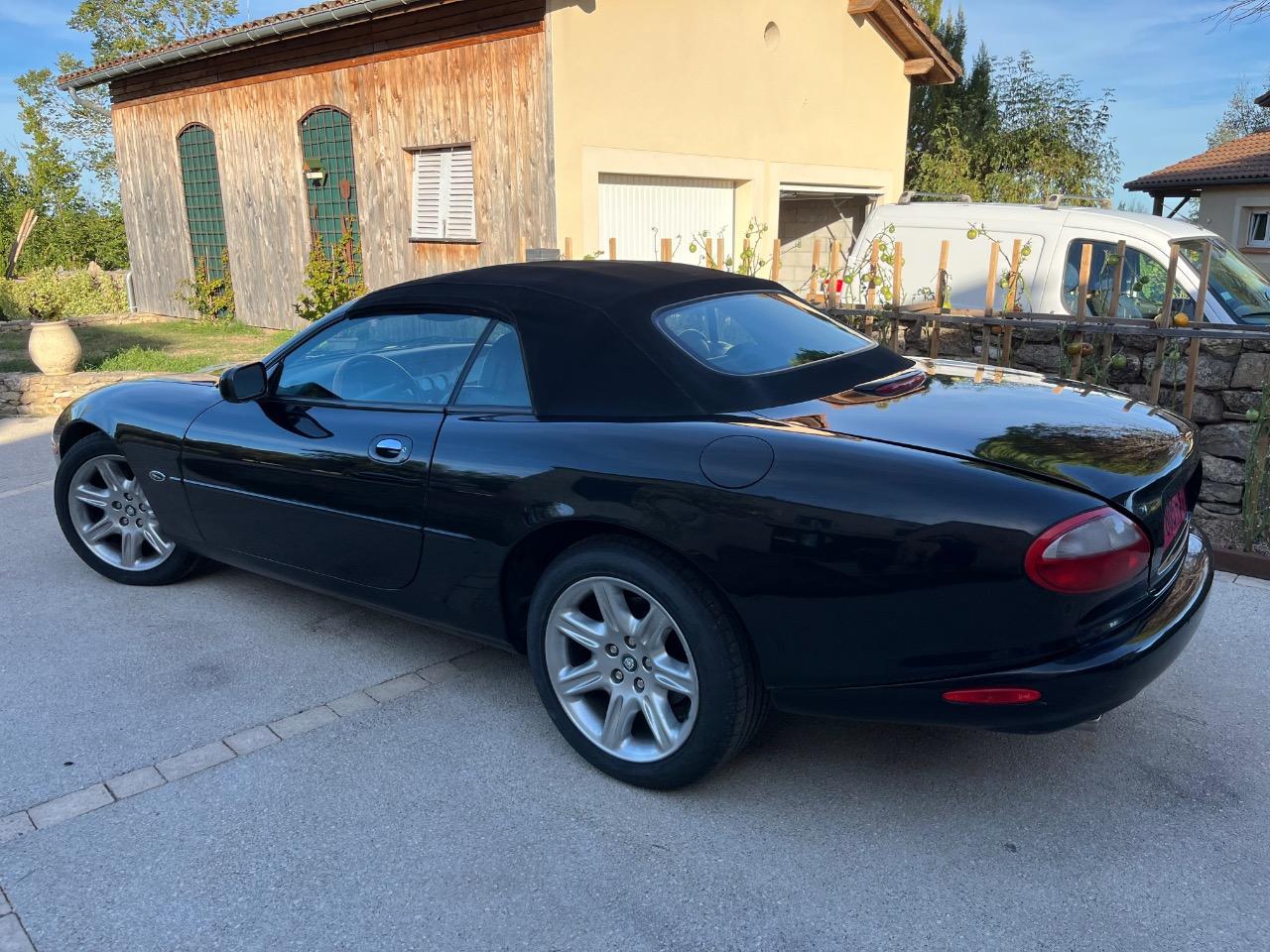 JAGUAR XK8 Cabriolet - 2000 LesAnciennes.com