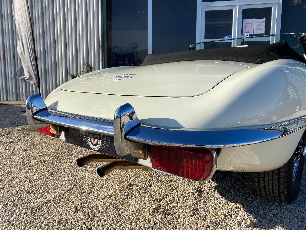 JAGUAR Type E Phase 2 Cabriolet - 1969 LesAnciennes.com