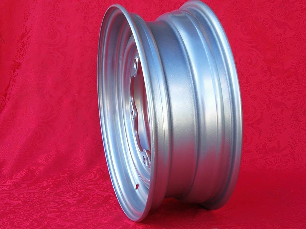 1 pc. jante Volkswagen Beetle Kafer Maggiolino T1 LesAnciennes.com