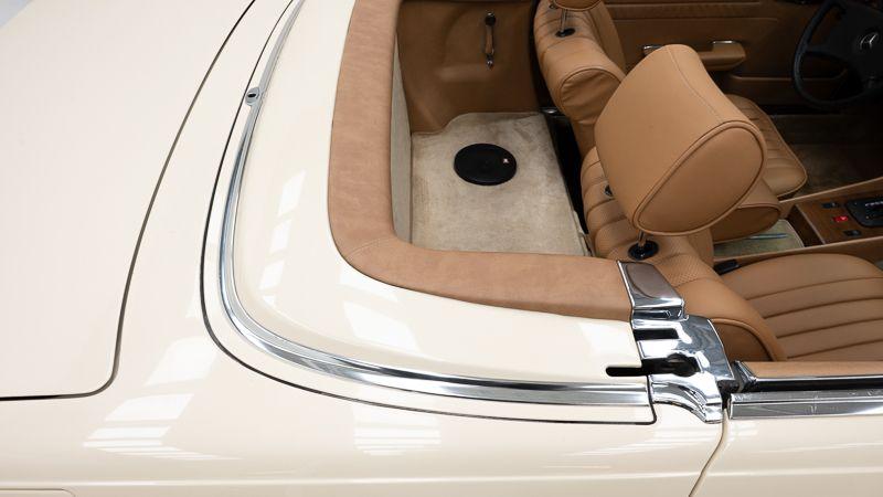MERCEDES-BENZ 380 SL + hardtop - 1982 LesAnciennes.com
