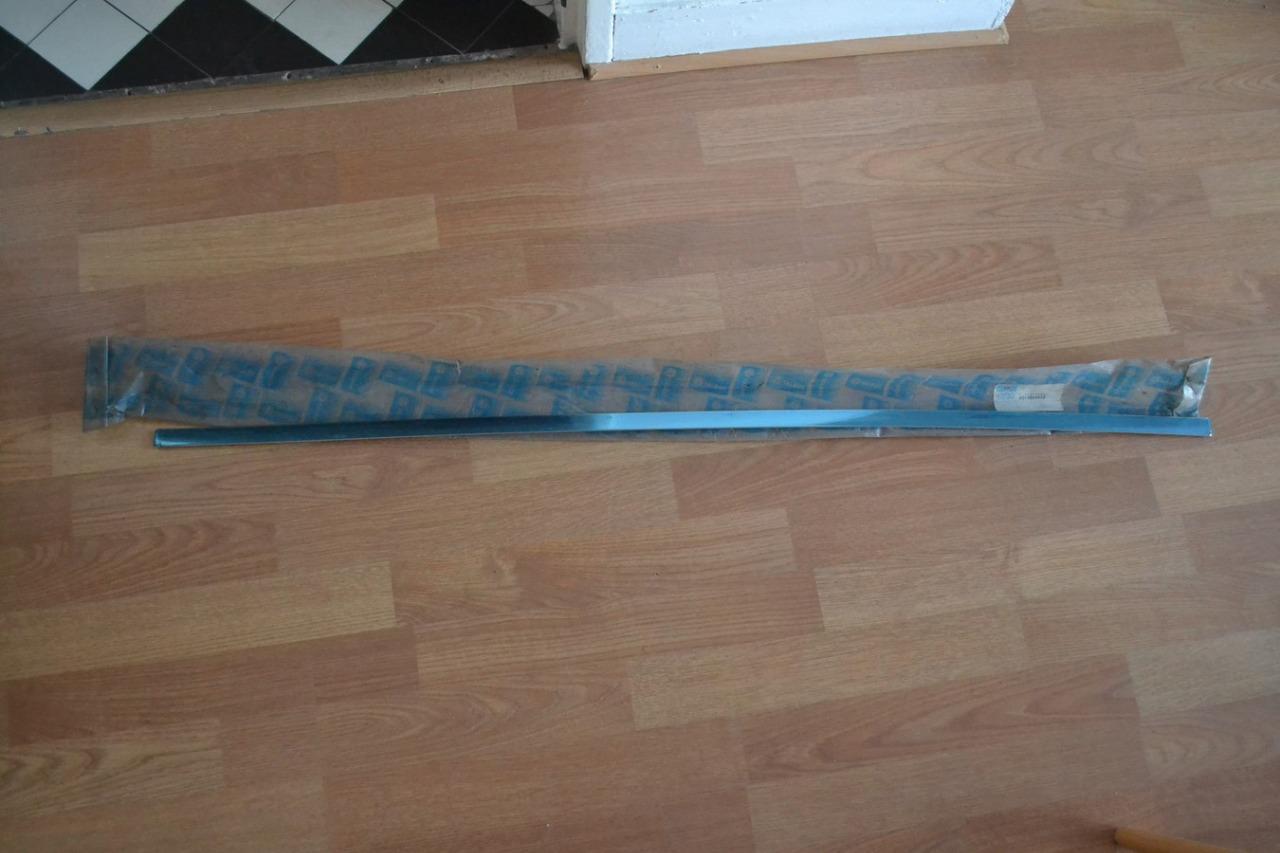 Enjoliveur haut joint lunette SIMCA 1307 1308 neuf LesAnciennes.com