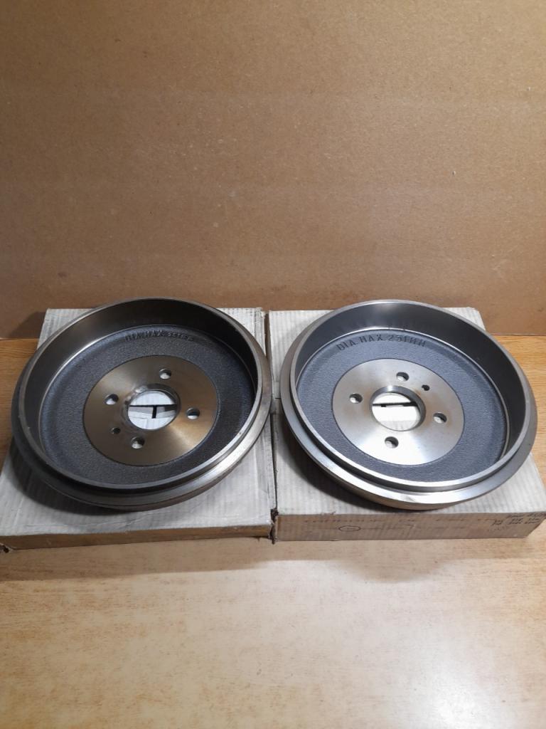 Paire de Tambour de frein arrière BMW E21 LesAnciennes.com