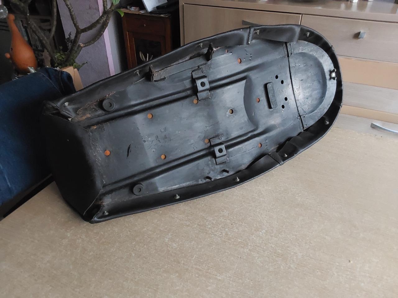 Selle HONDA CB 350 Four LesAnciennes.com