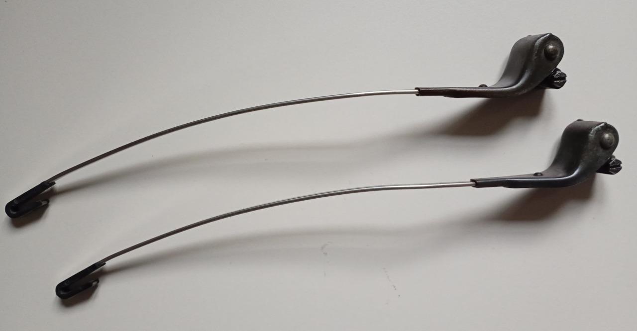 Lot de 2 bras d'essuie-glace pour Citroën ID/DS LesAnciennes.com