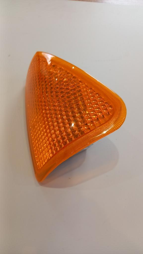 FEU AVANT GAUCHE AMBRE R18 JUSQU A FIN 1980 LesAnciennes.com