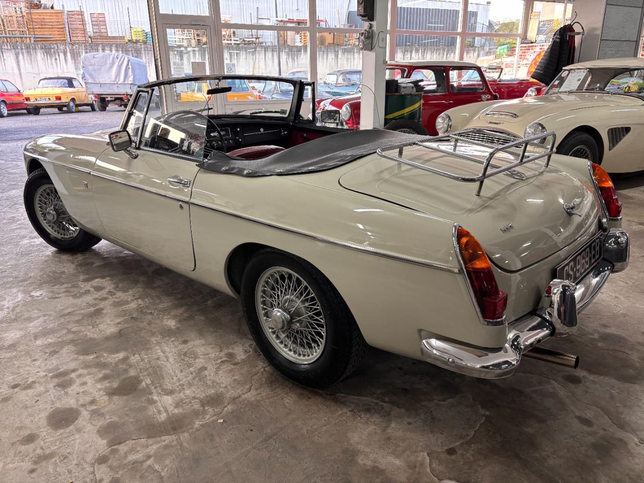 MG MGB cabriolet 1800 - 1964 LesAnciennes.com
