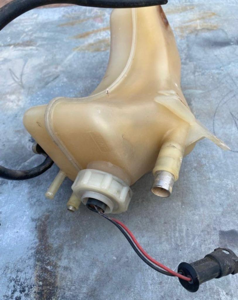 Vase expansion FORD Sierra xr4i - capri LesAnciennes.com