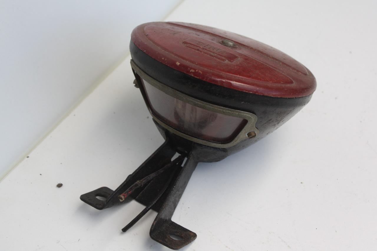 Feu arrière Cibie Cabochon en plastique rouge LesAnciennes.com