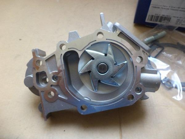 Pompe eau renault 1.2 twingo clio kangoo LesAnciennes.com