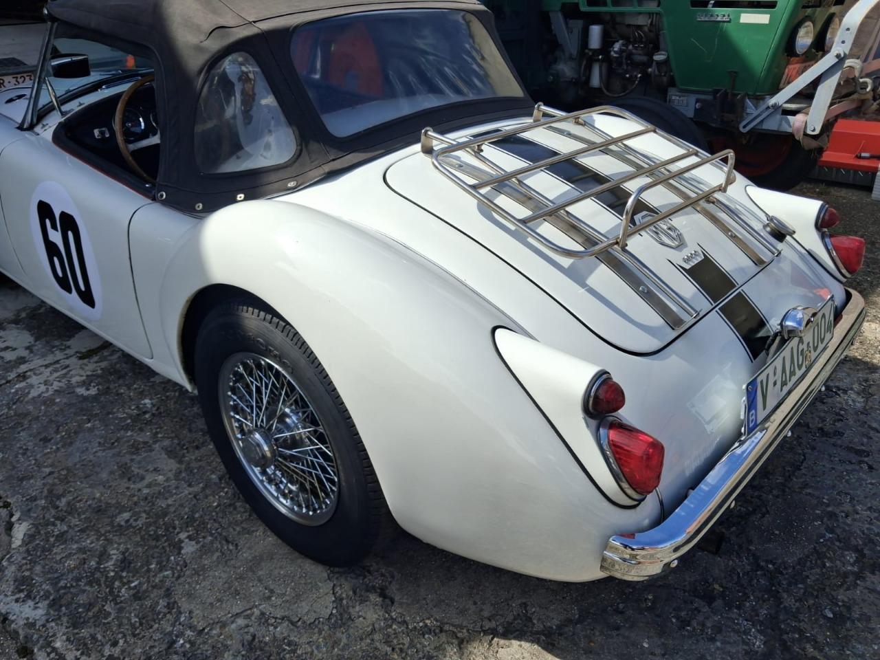 MG MGA Cabriolet Roadster - 1960 LesAnciennes.com