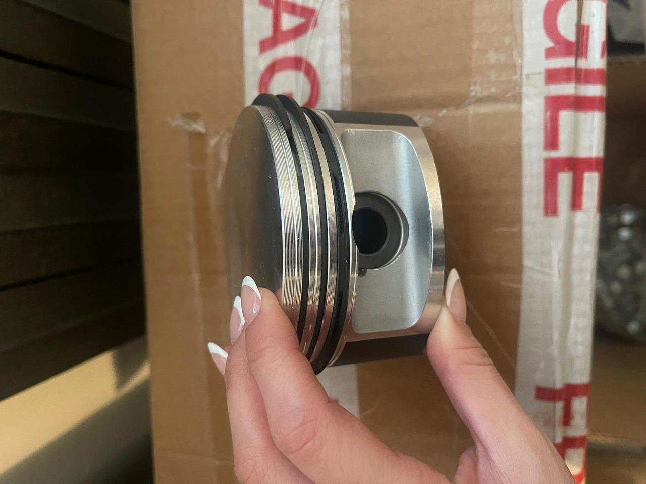 Pistons pour moteur Maserati Indy 4.7 LesAnciennes.com