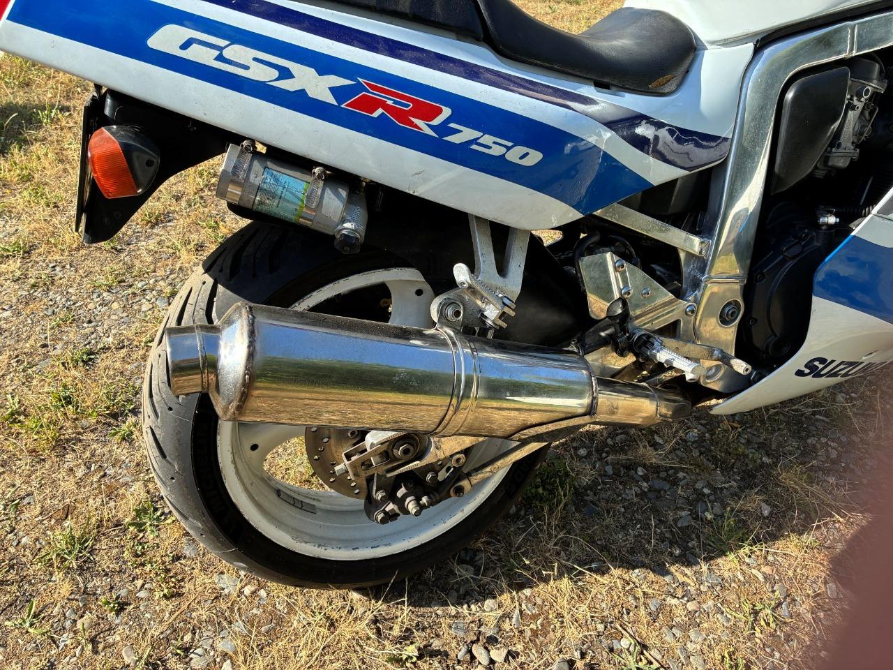 SUZUKI GSXR 750 - 1991 LesAnciennes.com