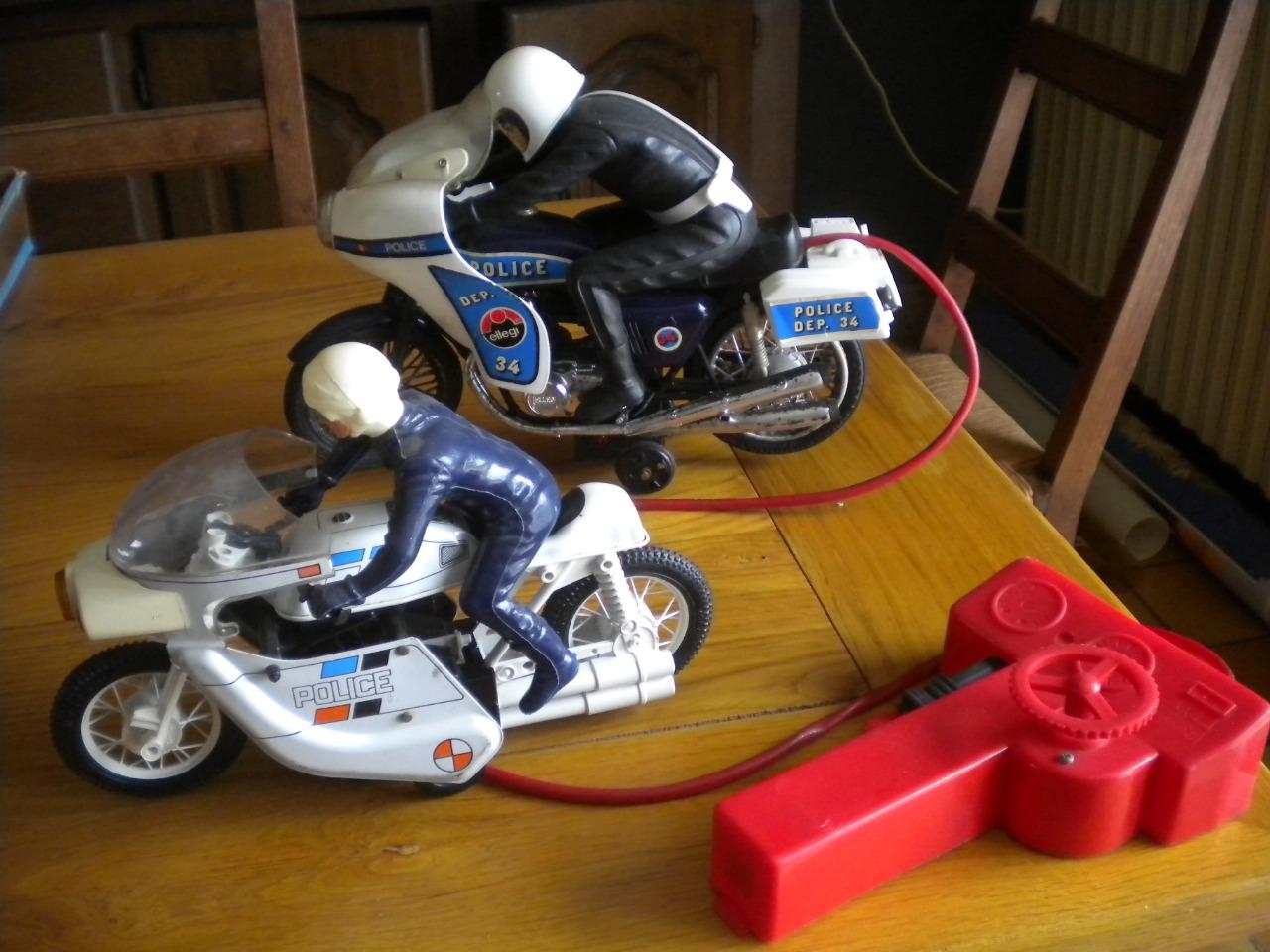 Motos Ellegi filoguidée + joustra Police LesAnciennes.com